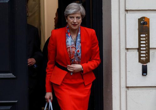 Grande Bretagne: Après avoir perdu la majorité absolue au Parlement, Theresa May annonce un nouveau gouvernement