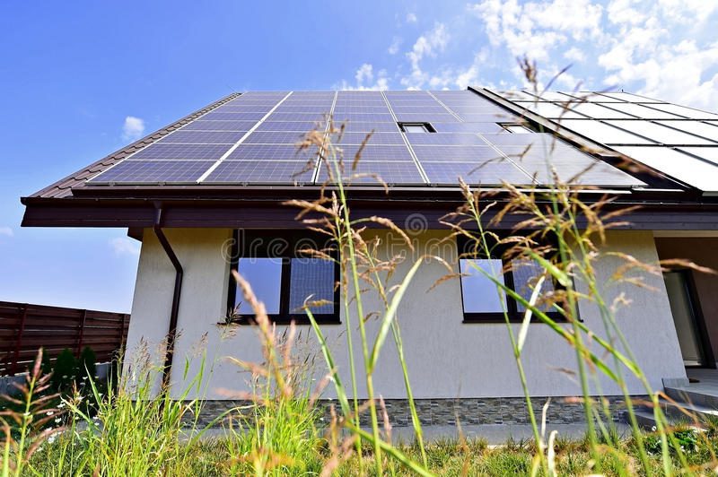 Innovation : Des panneaux solaires producteurs d’eau, une solution pour les difficultés liées à l’accès à l’eau