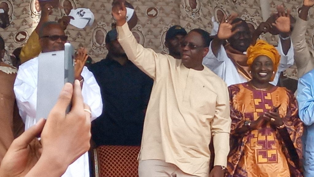 Macky Sall dans la cité du Rail : « Thiès est tombé, je peux même arrêter de battre campagne », s’est-il exclamé