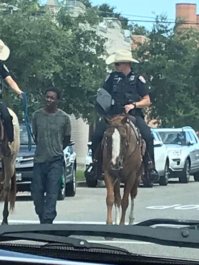 Texas : Polémique aux Usa, deux policiers blancs à cheval tirent un suspect noir par une corde