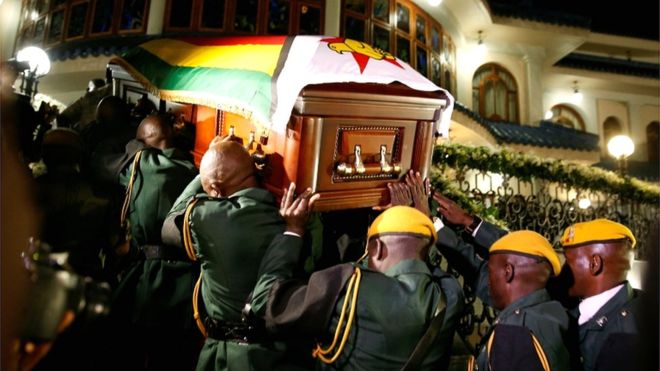 Inhumation de Robert Mugabe : Un consensus trouvé pour inhumer le défunt président au cimetière des héros nationaux d’Acre à Harare