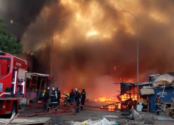Incendie : Le sous-sol du marché Kermel de Dakar à pris feu