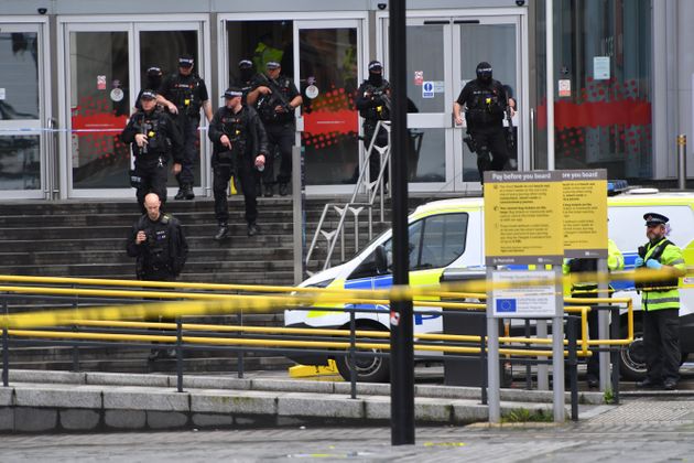 Plusieurs personnes poignardées dans un centre commercial de Manchester, en Angleterre, un suspect arrêté
