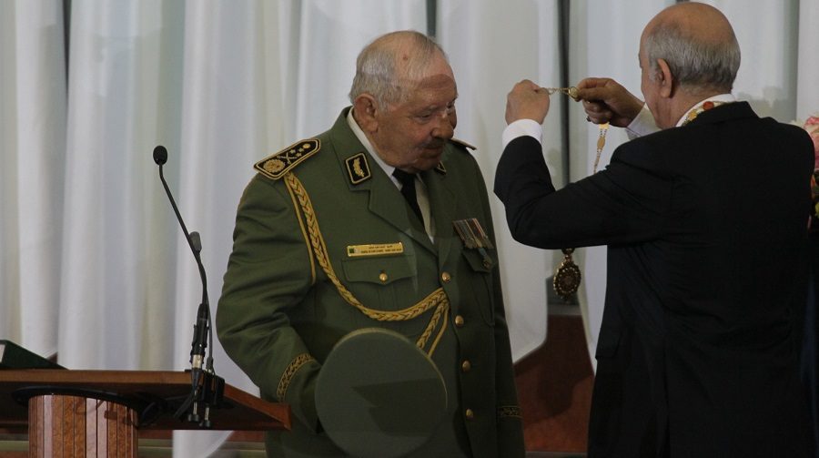 L’avenir de l’Algérie en question le jour des obsèques du général Gaïd Salah