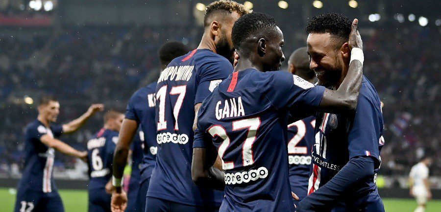 Football-Le PSG est champion de France 2019-2020