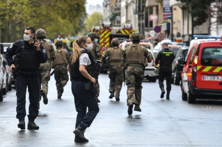 Paris : Attaque à l’arme blanche près des anciens locaux de Charlie Hebdo, deux blessés graves, deux suspects interpellés