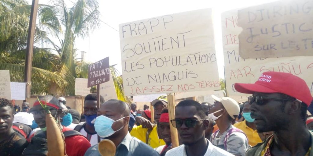 ZIGUINCHOR/Litiges fonciers à Niaguis : Guy Marius Sagna et plusieurs dizaines de personnes battent le macadam et exigent la libération des jeunes arrêtés