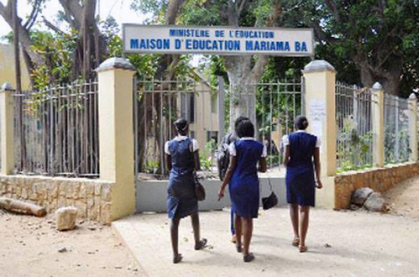 Ndéye Awa Sarr de l’École Mariama Bâ, sacrée meilleure élève du Concours général 2021