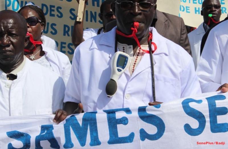 Le Sames en soutien de leurs six collègues de Louga, décrète une grève générale « Journée sans blouse blanche » le jeudi 21 avril