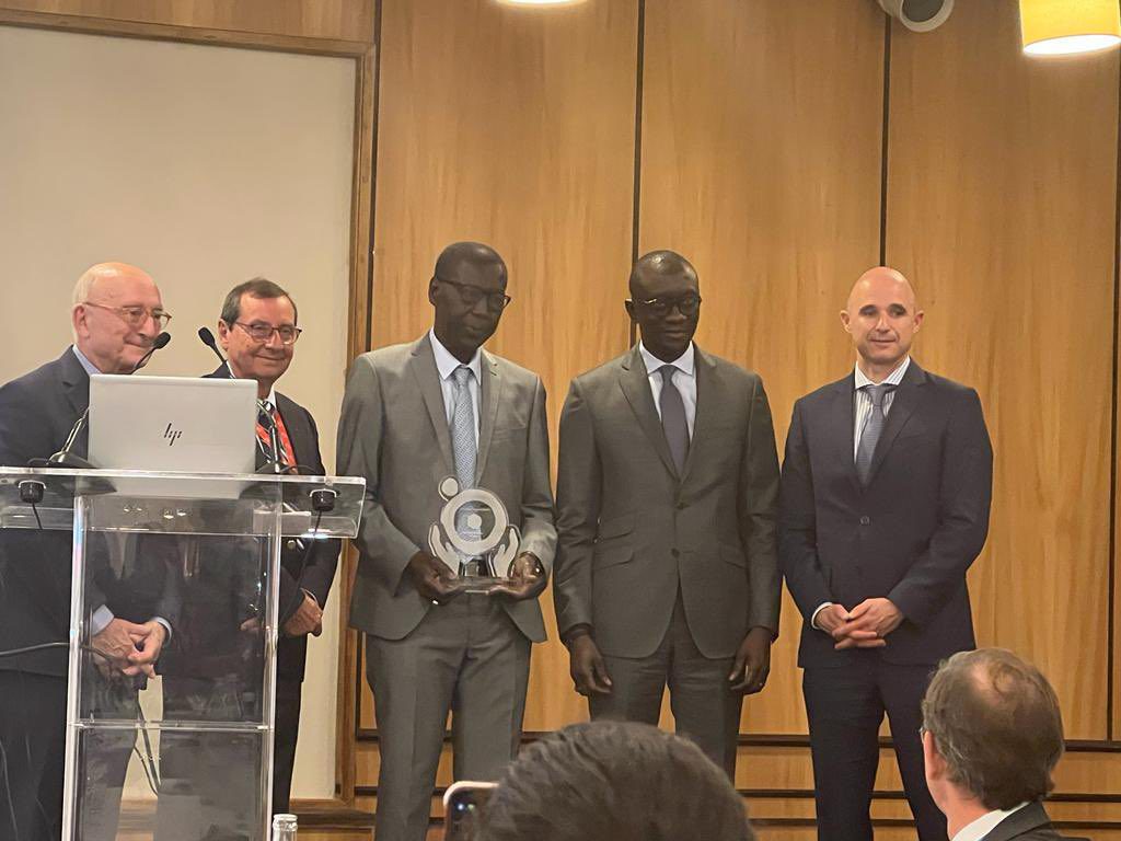 Ucad : Pr Papa Amadou Ndiaye ophtalmolgue récompensé pour la qualité de ses travaux et pour son engagement dans la lutte contre la cécité