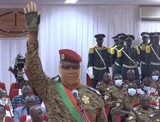 Burkina Faso : Le capitaine Ibrahim Traoré officiellement investi président de la transition