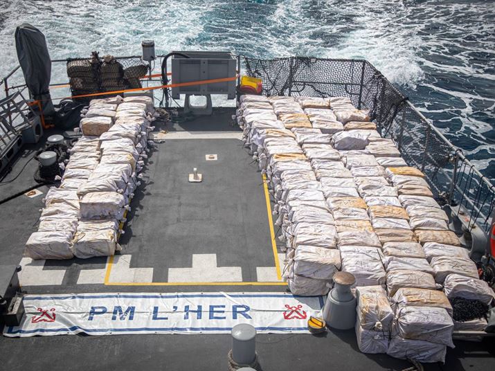 Saisie de plus de 4,7 tonnes de cocaïne sur un cargo au large des côtes africaines
