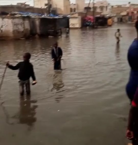 Diourbel : Une vingtaine de familles chassées par les eaux de pluie à Ngolomite