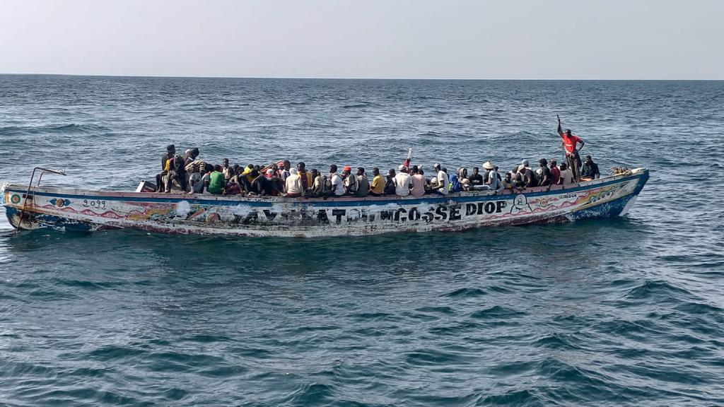 Emigration irrégulière : Arraisonnement de deux pirogues avec 242 candidats par la Marine nationale