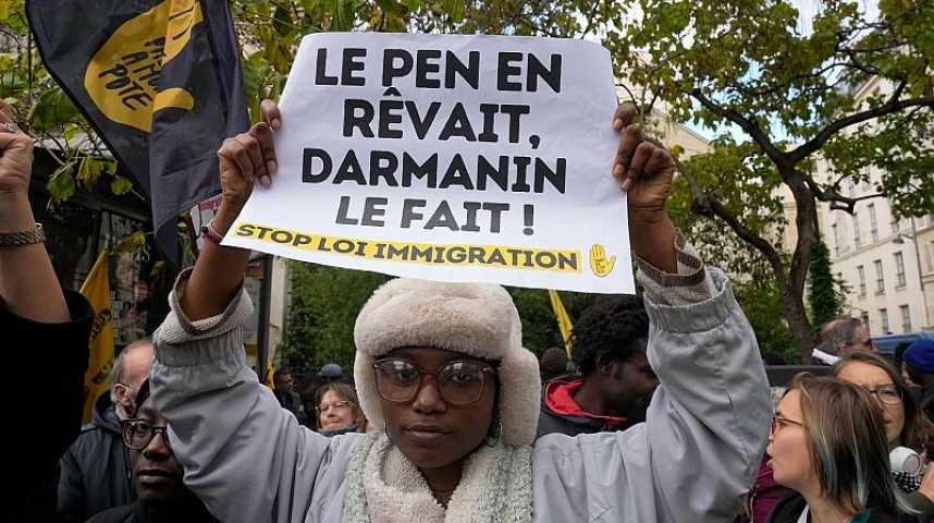 Le Parlement français adopte le projet controversé de loi sur l’immigration avec les voix de l’extrême droite de Marine Le Pen
