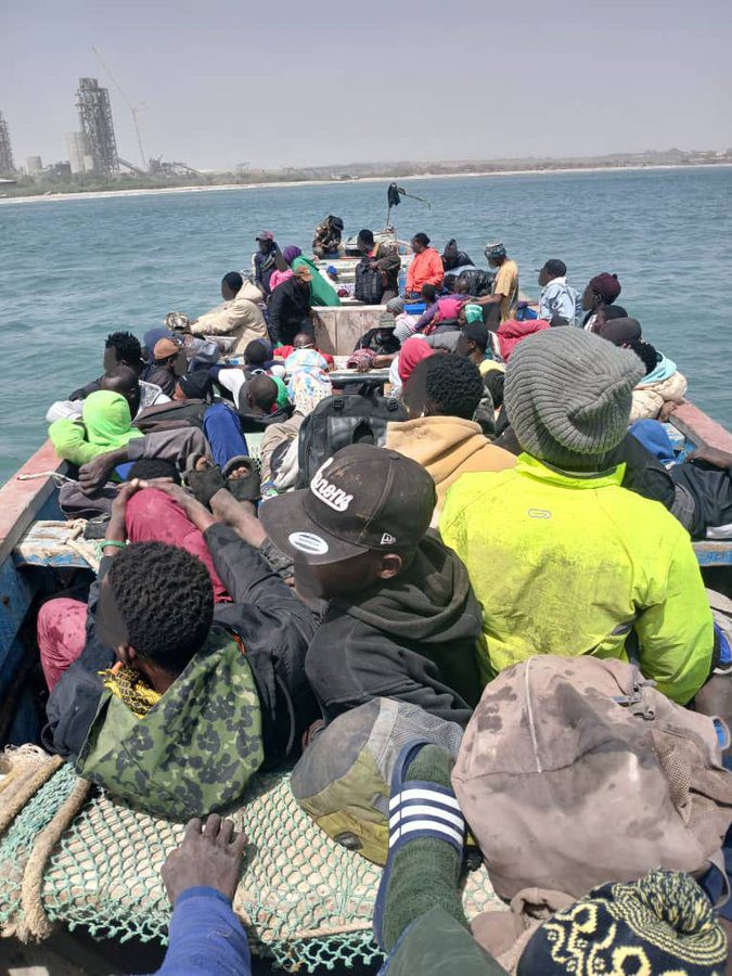 la Brigade maritime des Douanes de Rufisque intercepte une pirogue avec à son bord 115 migrants
