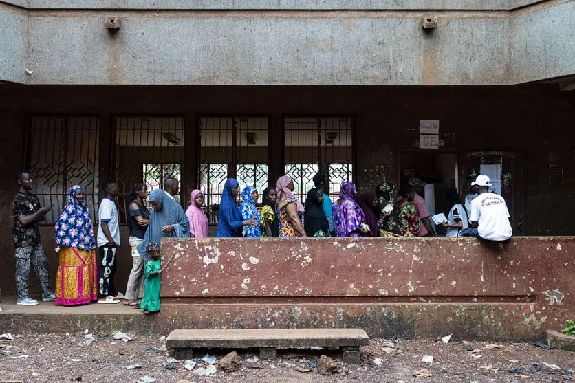Guinée : dépouillement en cours après le référendum constitutionnel