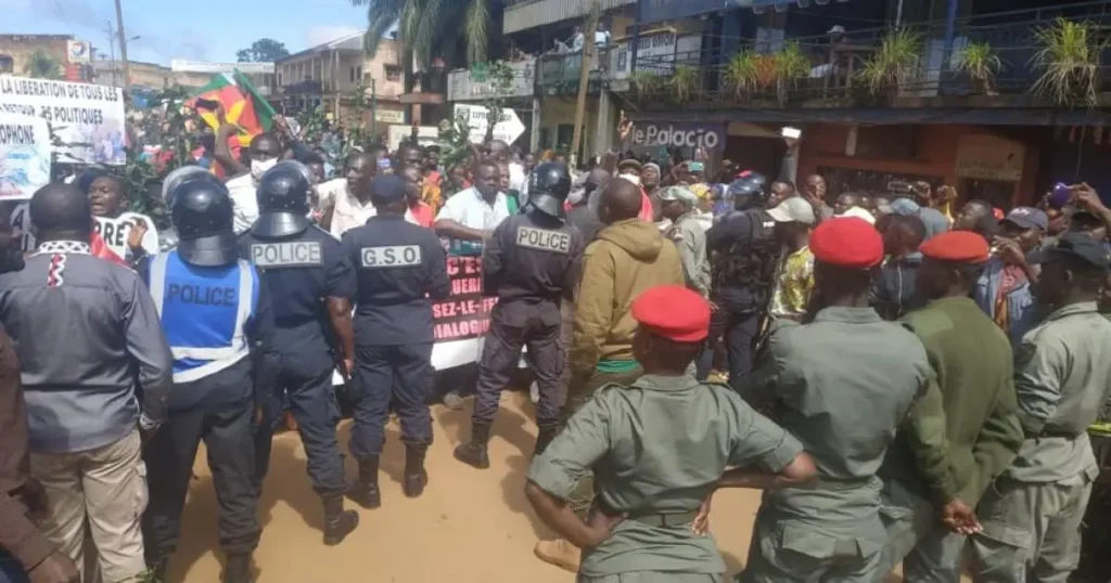 Cameroun : l’opposition dénonce des fraudes, la tension politique s’intensifie