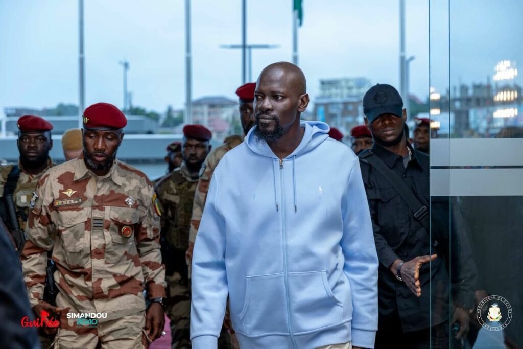 Guinée : en congé en Grèce, Doumbouya rassure sur la continuité de l’État