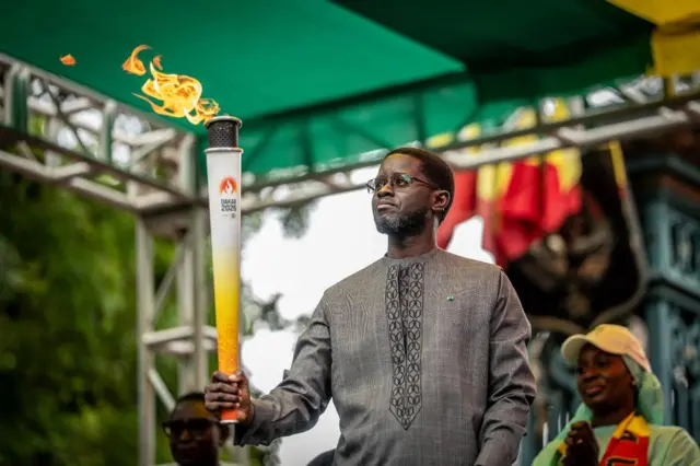JOJ Dakar 2026 : la flamme olympique reçue au Palais de la République