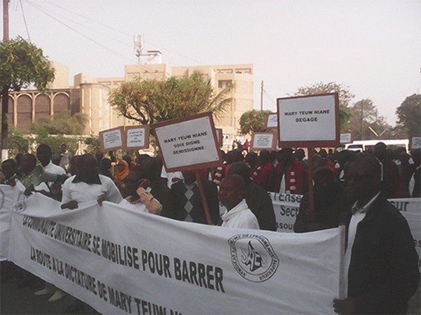 Le SAES investit la rue le 07 Juin
