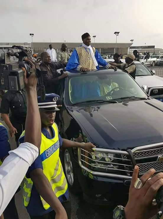Images: Arrivée de Me Wade, tête de liste de la coalition gagnante Wattu Sénégal à l’aéroport L.S.S.