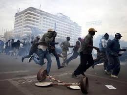 Le cortège de la coalition Mankoo Taxawu Sénégal dispersé à coup de gaz lacrymogènes à la place de l’indépendance