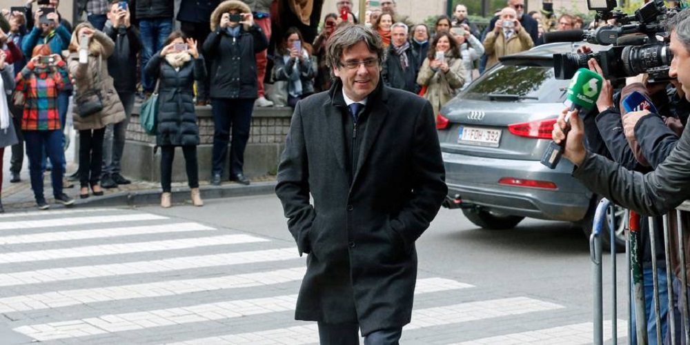 Menacé en Espagne, Puigdemont se réfugie à Bruxelles