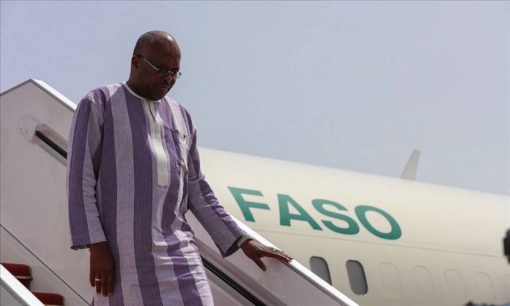 Direct-Arrivée à Dakar du président burkinabé Roch Marc Christian Kaboré