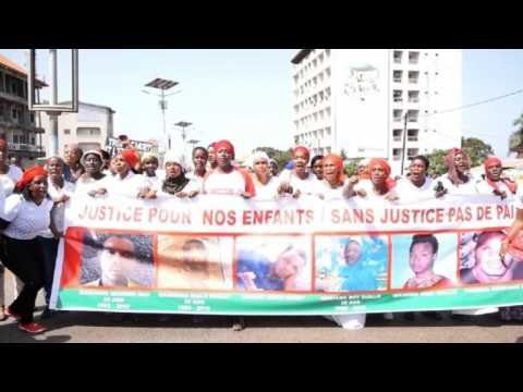 Guinée : Une centaine de femmes réclament justice devant le palais de Justice