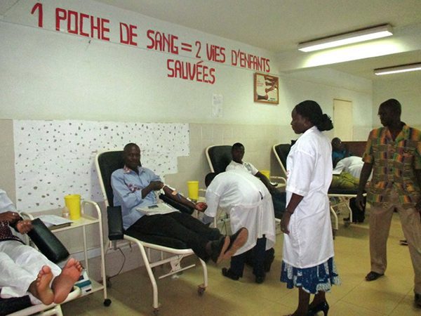 Pénurie de poches de sang : Forte mobilisation des donneurs au CNTS pour répondre à l’appel d’urgence
