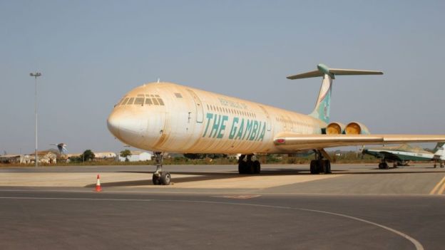 Gambie : Après son bétail, l’Etat met en vente les avions et les voitures de Yaya Jammeh