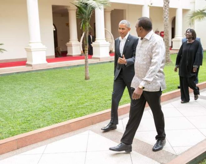 Kenya : Obama visite sa famille au village et inaugure un centre de jeunesse