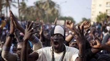 La société civile sénégalaise condamne le retrait par l’Etat de l’agrément de Lead Afrique francophone (déclaration)
