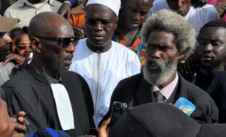 Décision du Conseil Constitutionnel : Les avocats de Khalifa Sall brandissent un rabat