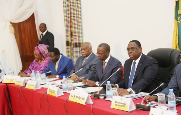 Communiqué : Trois semaines plus tard… le Conseil des ministres reprend