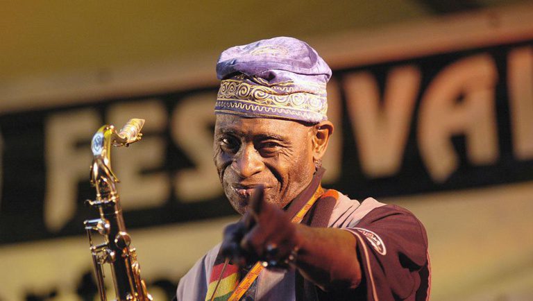 Le monde de la culture rend hommage au saxophoniste Issa Cissokho,