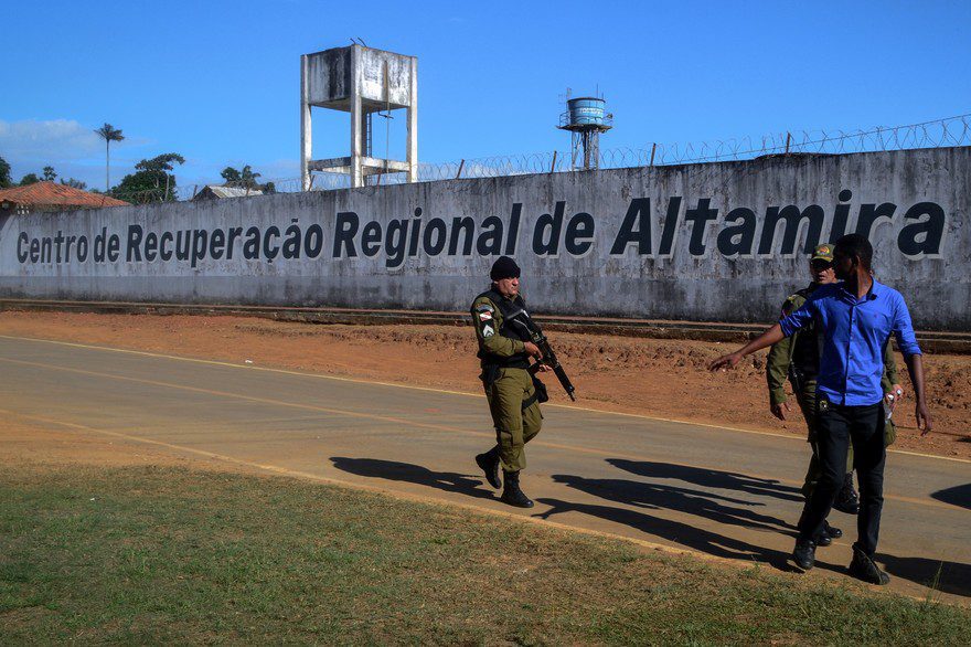 Brésil : Bain de sang dans une prison au moins 57 morts, 16 décapités