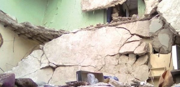 Effondrement d’une maison à Yarakh : 1 mort, 1 personne coincée dans les décombres