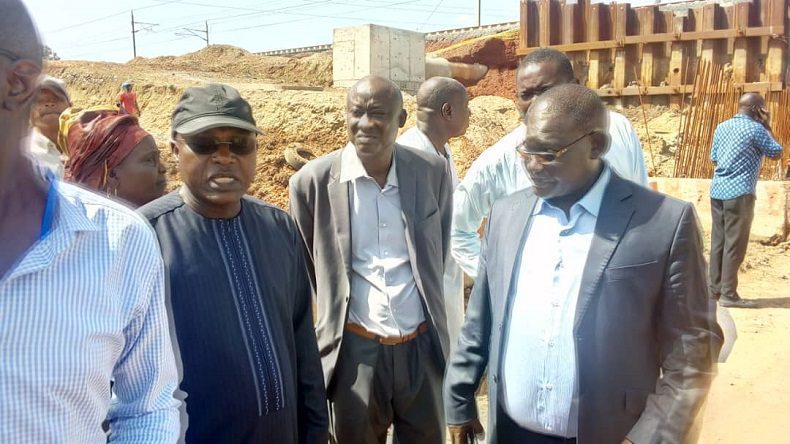 Rufisque : le ministre Oumar Gueye se félicite de la prise en charge de la situation causée par les fortes pluies et annonce la reconstruction du mur du stade Ngalandou Diouf