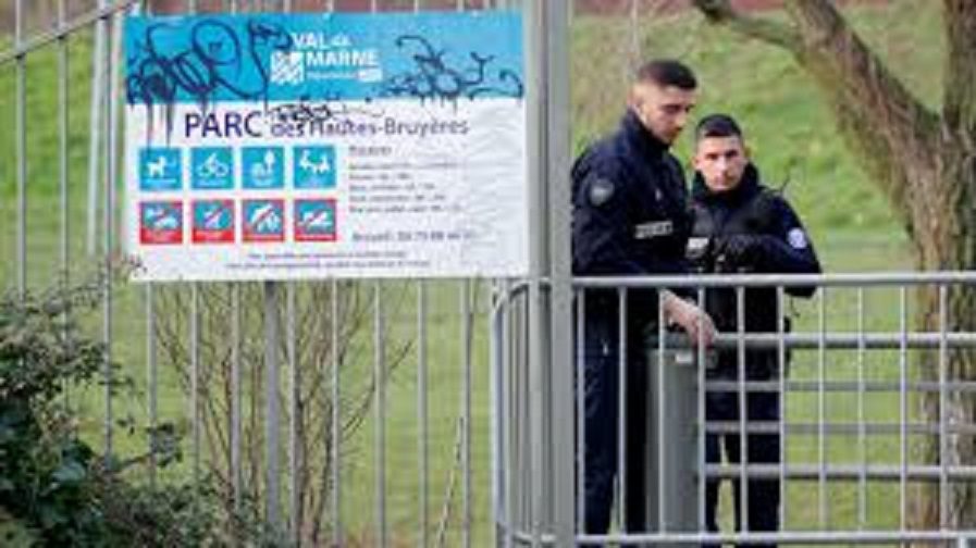 Au moins un mort dans une attaque au couteau près de Paris, l’assaillant abattu