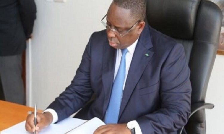 Korité : Macky Sall gracie 1.021 détenus
