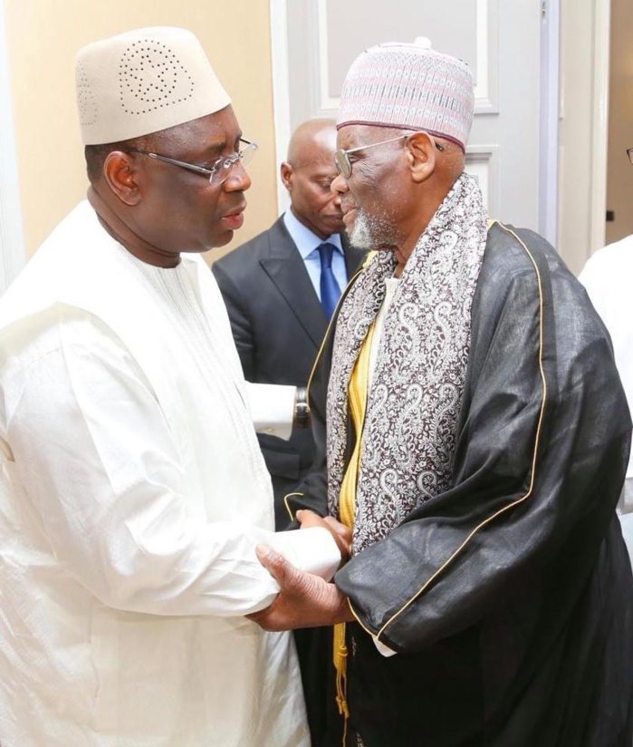 Décès du khalife de Médina Baye : Macky Sall rend hommage à un « un bâtisseur et une grande figure de la Fayda Tijania »