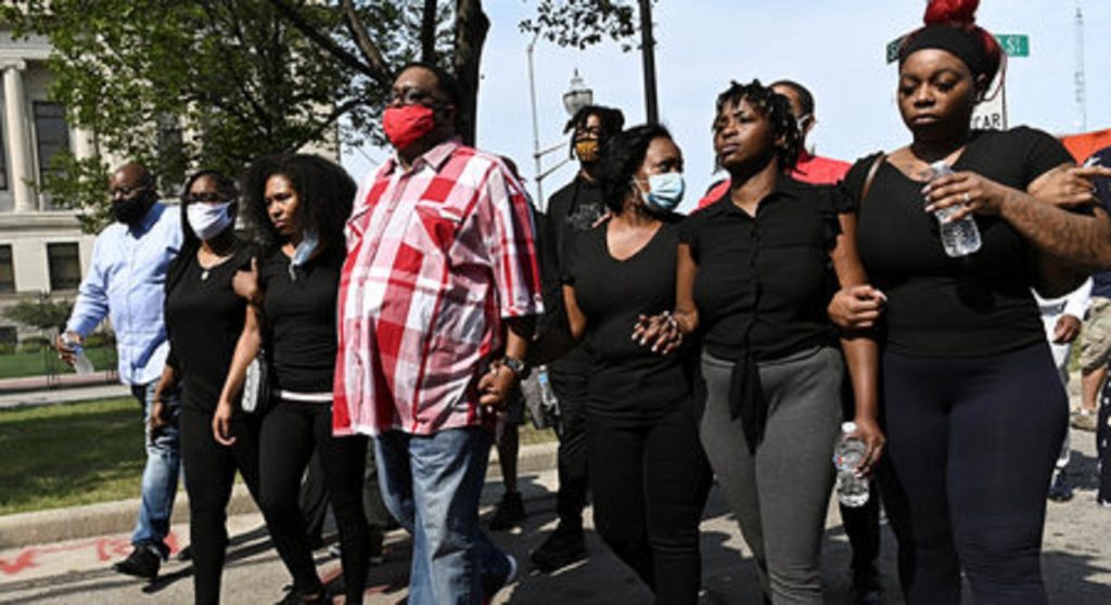 Tirs policiers sur Jacob Blake : Deux morts lors des manifestations, la famille appelle au calme