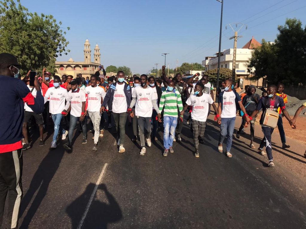 Kaolack : Les étudiants de Ndoffane dans la rue pour dénoncer la résiliation du contrat de location de leur appartement par le maire