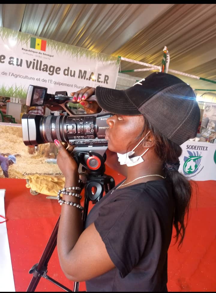 Noëlla, camerawoman, quand la passion rencontre l’audace