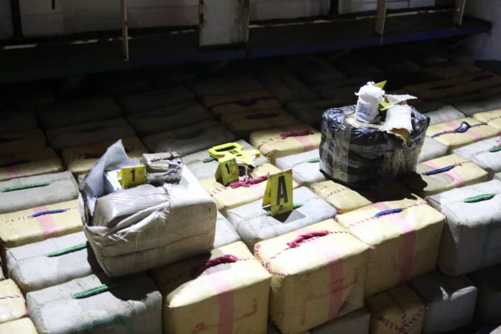 La marine nationale intercepte un navire transportant du haschich au large de Dakar, 7 arrestations