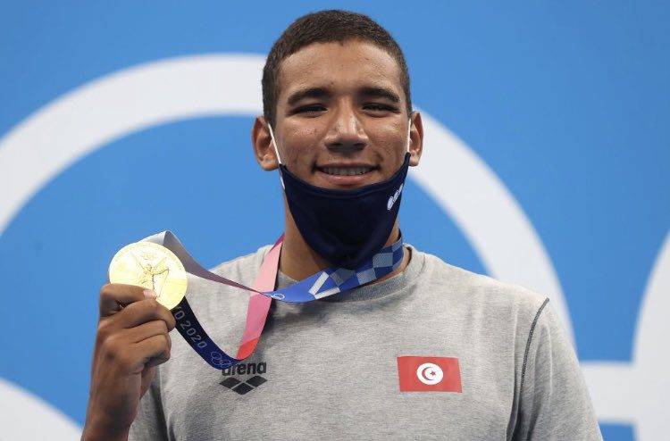 JO Tokyo 2020 : A seulement 18 ans, Ahmed Hafnaoui crée la sensation et offre l’or à la Tunisie et à l’Afrique