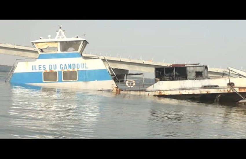 Foundiougne : Après la panne du Bac, sa partie avant engloutie sous les eaux, les autorités à pied d’œuvre pour son renflouement