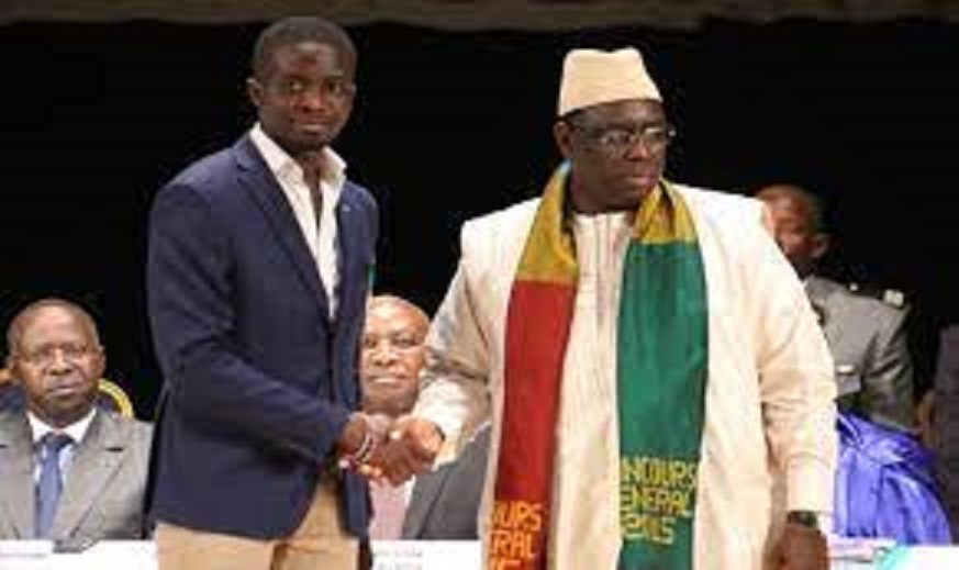 Vainqueur du prix Goncourt : Mohamed Mbougar Sarr fait Commandeur de l’Ordre national du Lion du Sénégal